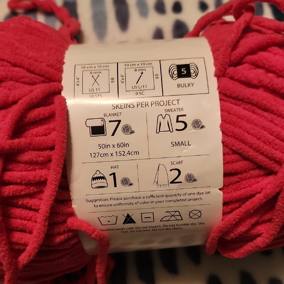 Big Twist Posh Pink Yarn 1/2 - Picture 3 of 3